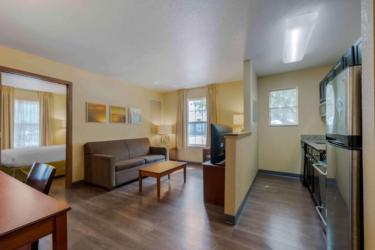 Extended Stay America Suites - Chicago - Elgin - West Dundee Екстериор снимка